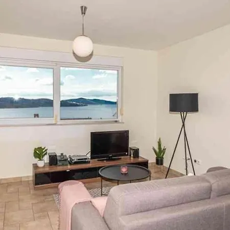 In Okrug Gornji With Sea View, Terrace, Air Conditioning, Wifi 5051-2 Apartment *