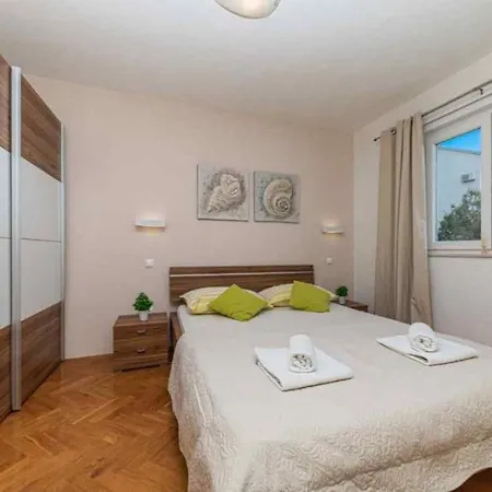 In Okrug Gornji With Sea View, Terrace, Air Conditioning, Wifi 5051-2 Apartment